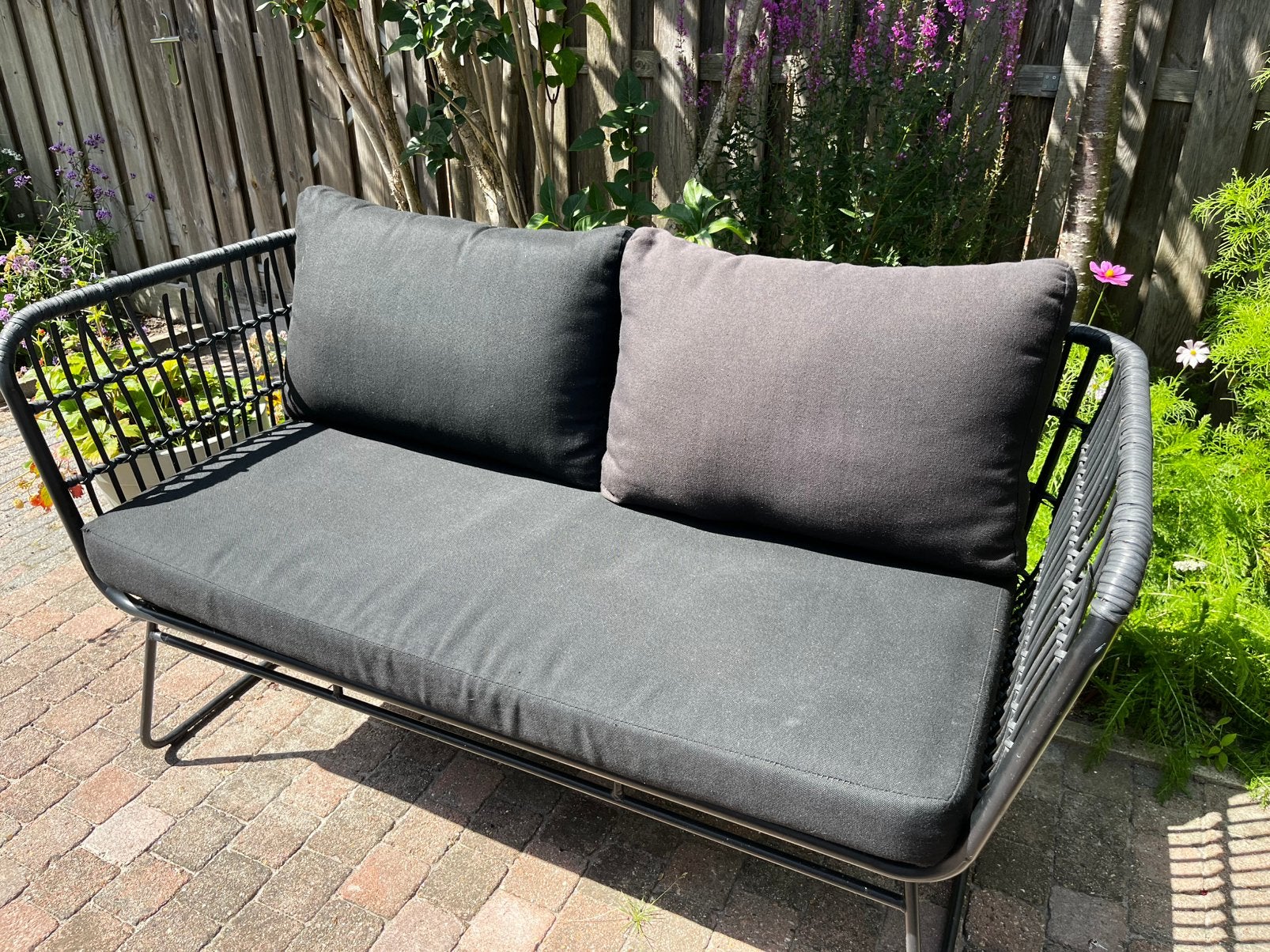 Comfortabele zwarte tuinbank met kussens, Tuin en Terras, Ophalen, Gebruikt, Wicker