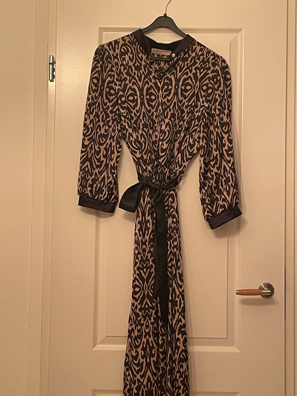 Rinascimento jurk met print en strikceintuur - Maat M, Kleding | Dames, Maat 38/40 (M), Meerkleurig, Ophalen of Verzenden, Zo goed als nieuw