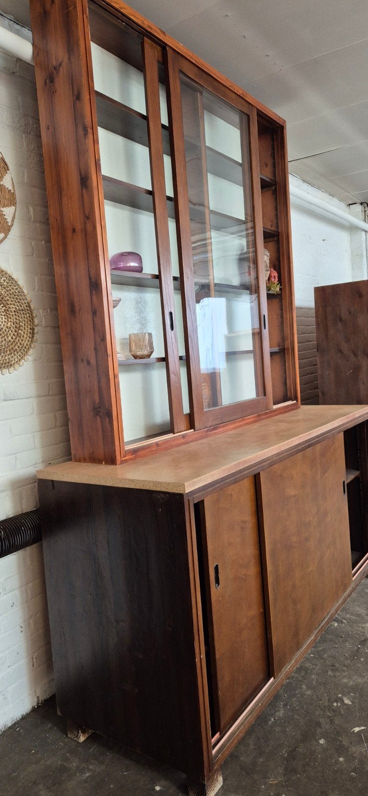 Grote vintage kast met glazen schuifdeuren, Ophalen, Gebruikt, Onbekend@voorbeeld.com, Onbekend
