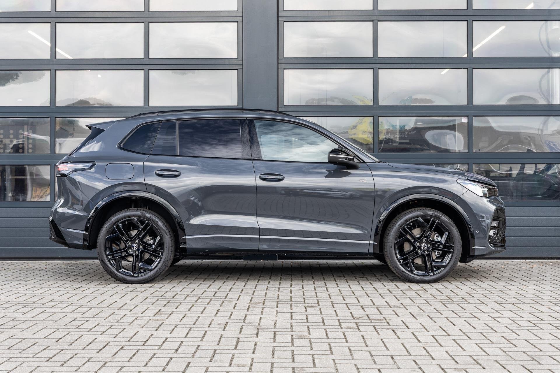 Volkswagen Tiguan 1.5 eHybrid 204pk R-Line Edition | 20" Vel, Auto's, Volkswagen, Stof, 1498 cc, 150 min, Plug-in hybride