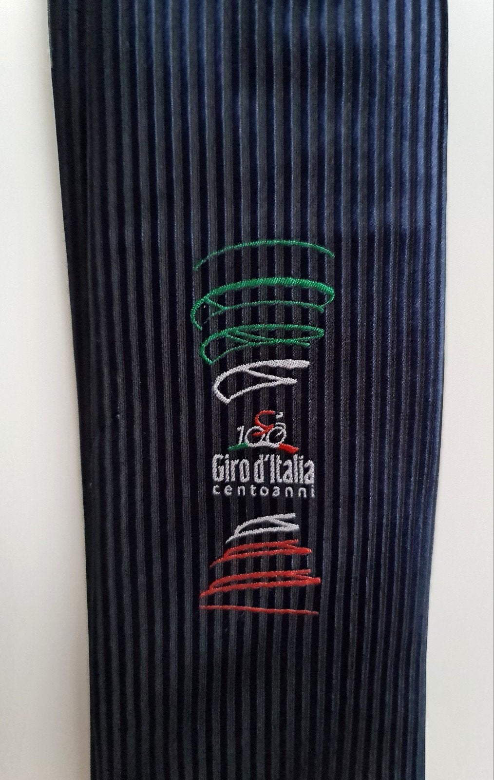Giro d'Italia stropdas jubileum 100 jarar donkerblauw mooi, Verzamelen, Ophalen, Zo goed als nieuw, Overige typen