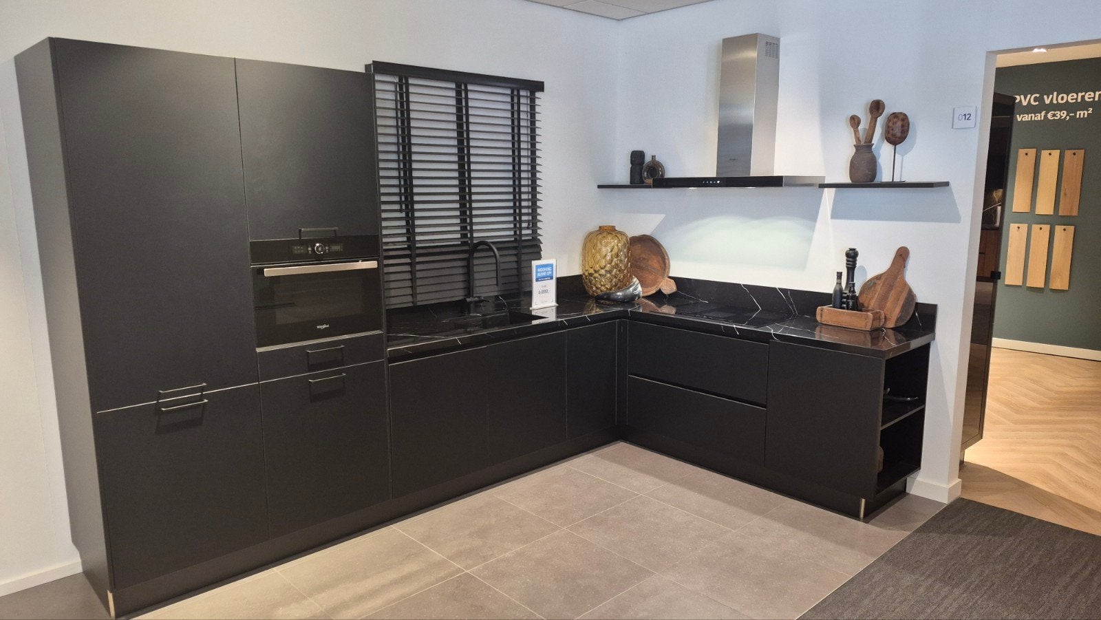 Moderne Zwarte showroom  Hoekkeuken met Composiet Blad en Ap, Ophalen, Wit, Hoekkeuken, Zo goed als nieuw