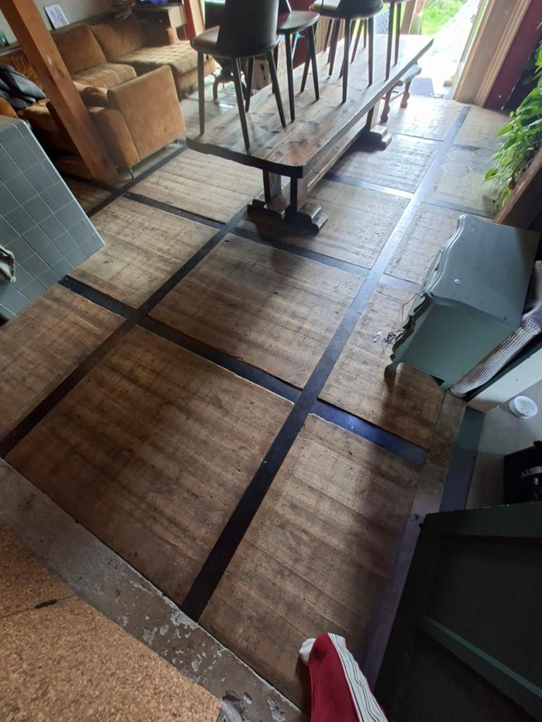 Steenschotten vloer met stalen strips +/- 40 m2, Ophalen, Vloerdelen of -planken, 10 m² of meer, 10 tot 30 cm