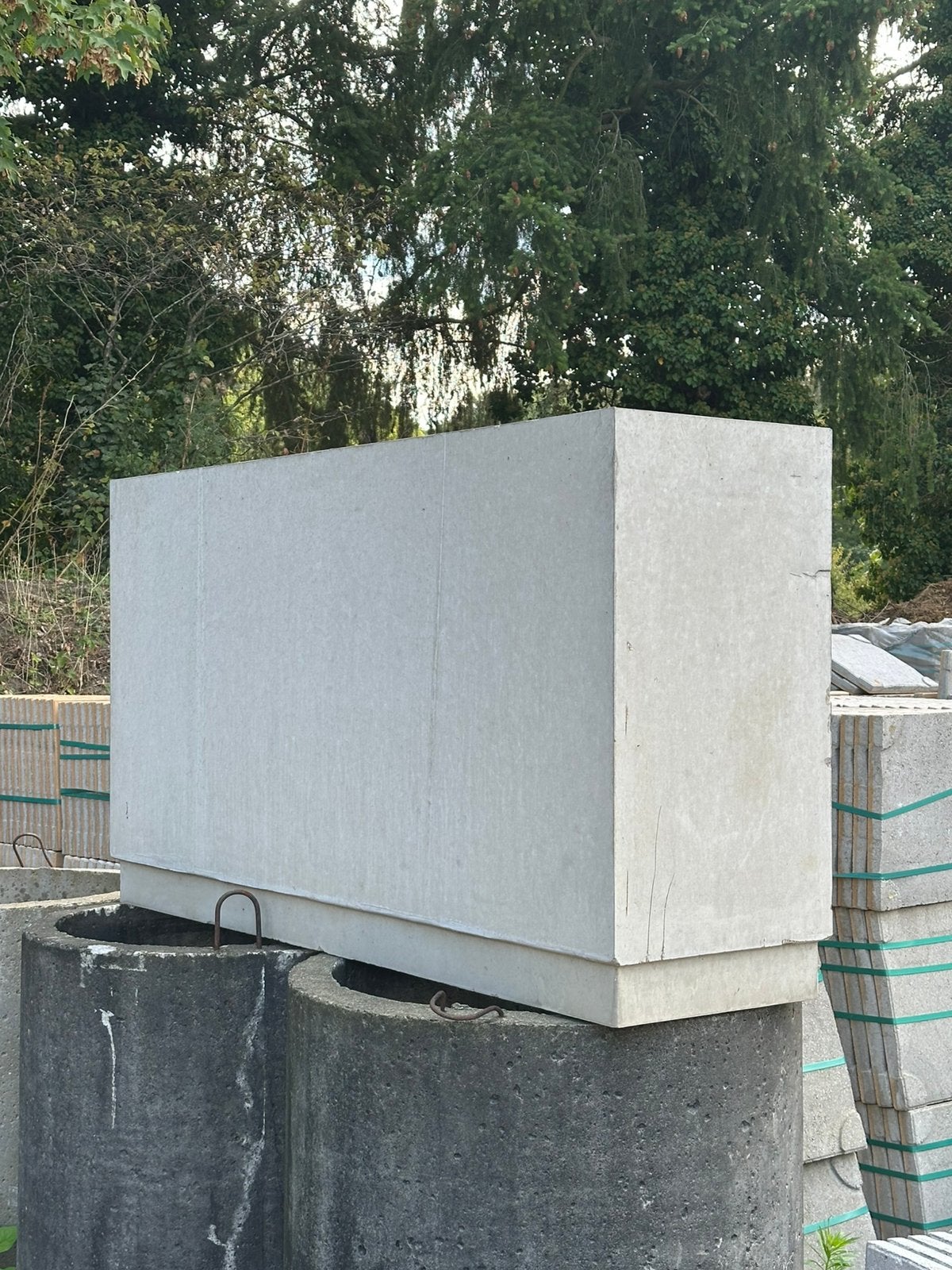 Mega beton bloembak prefab, Tuin en Terras, Ophalen of Verzenden, Zo goed als nieuw, Rond