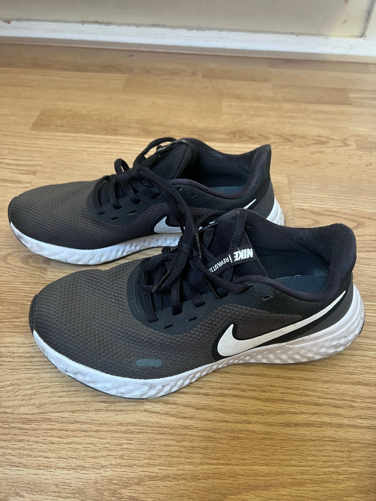 Nike Revolution 5 hardloopschoenen - Maat 40, Ophalen, Gedragen, Zwart, Sneakers of Gympen