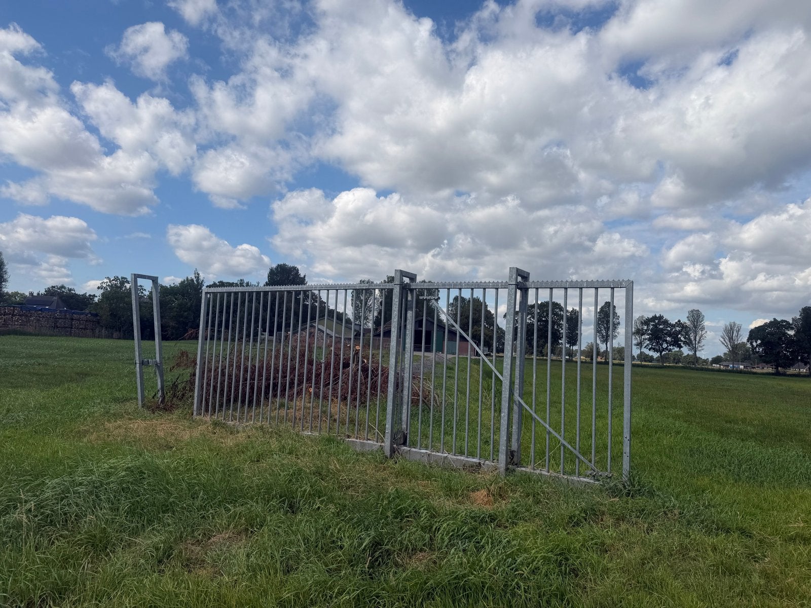 Zwaar gegalvaniseerd spijlenhek - toegangshek, Ophalen, Met poort, Gebruikt, Spijlenhekwerk