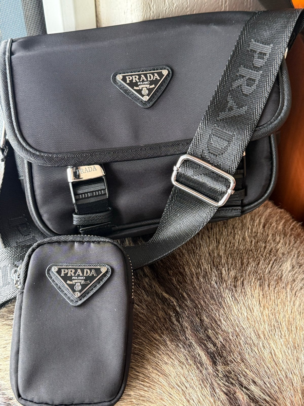 Prada Re-Nylon Messenger Tas - Zwart, Ophalen of Verzenden, Zo goed als nieuw, Zwart, Schoudertasje