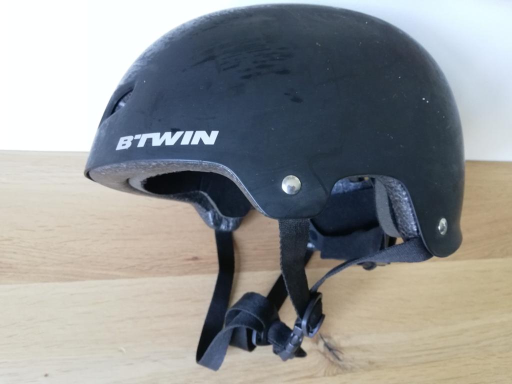 Btwin BMX helm 55-58 cm kind, Fietsen en Brommers, Fietsaccessoires | Fietshelmen, Ophalen, Btwin / Decathlon, Gebruikt, Jongen of Meisje