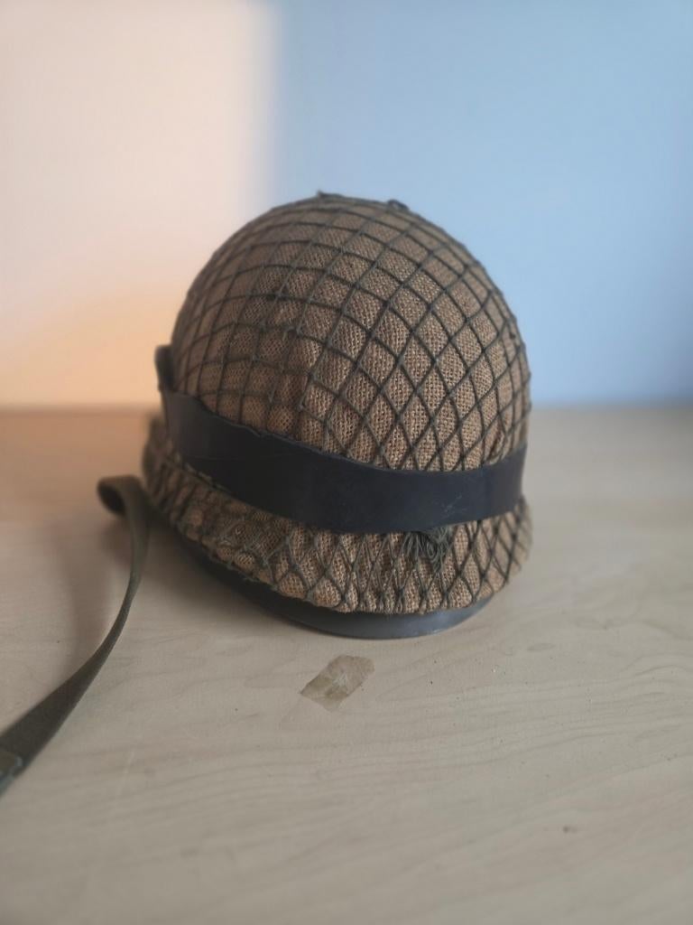 Nederlandse legerhelm met camouflagnet, Verzamelen, Militaria | Algemeen, Ophalen of Verzenden, Landmacht, Nederland, Helm of Baret