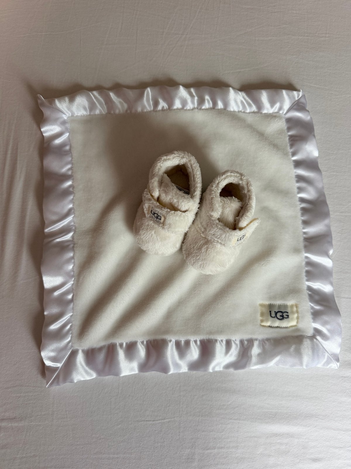 Uggs baby slofjes - Zo goed als nieuw, Ophalen, Zo goed als nieuw, Jongetje of Meisje