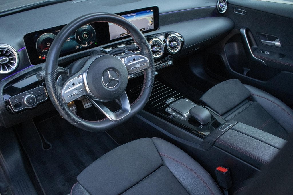 Mercedes-Benz A-klasse 180 AMG Line PANO DIFFUSSER CAMERA BU, Auto's, Mercedes-Benz, 136 pk, Gebruikt, 4 cilinders, Met garantie (alle)