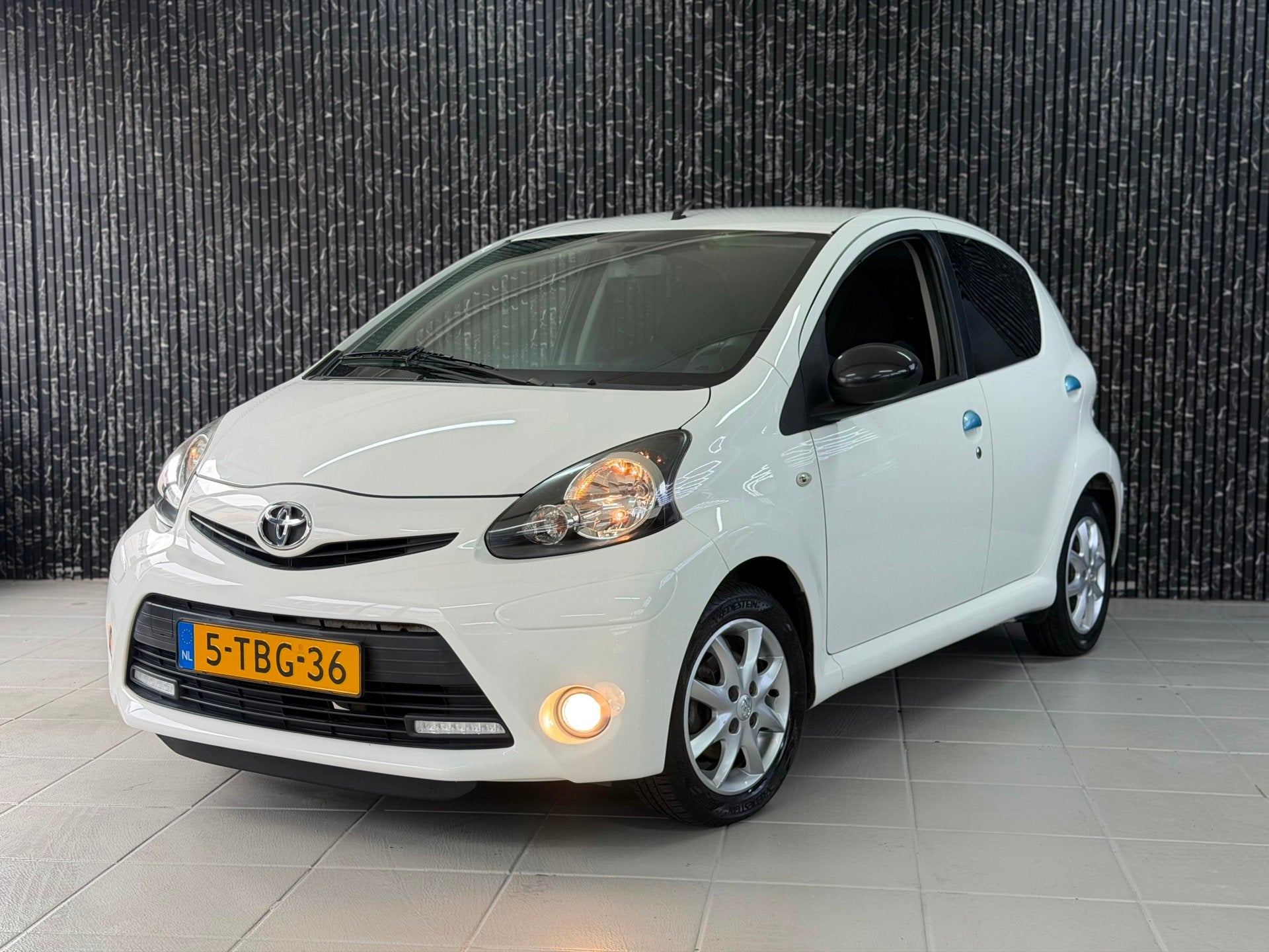 Toyota Aygo 1.0 VVT-i Dynamic Blue Airco, Auto's, Voorwielaandrijving, Euro 5, Gebruikt, 4 stoelen