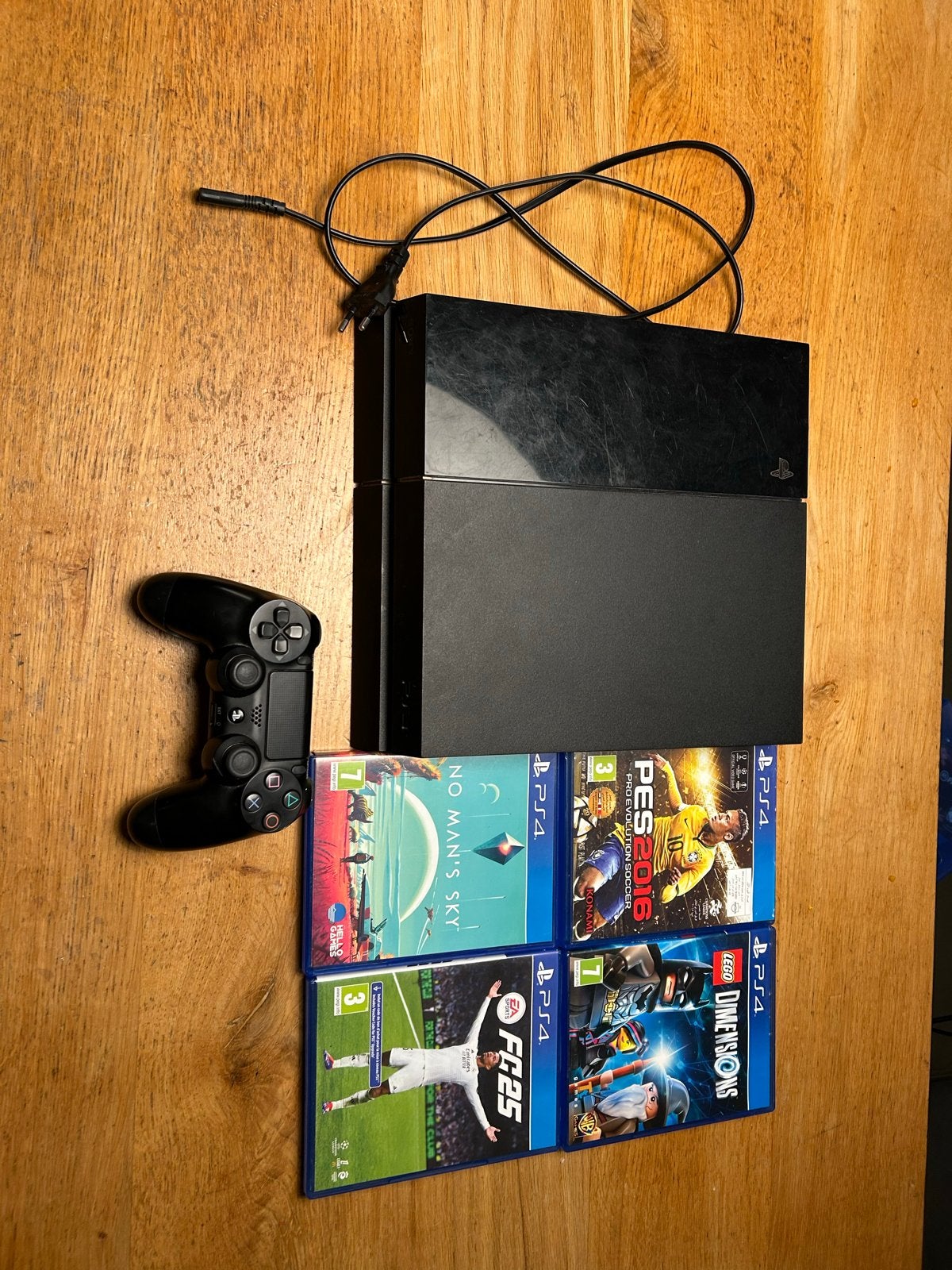 PlayStation 4 (PS4) met controller en 4 games, Spelcomputers en Games, Spelcomputers | Sony PlayStation 4, Ophalen of Verzenden