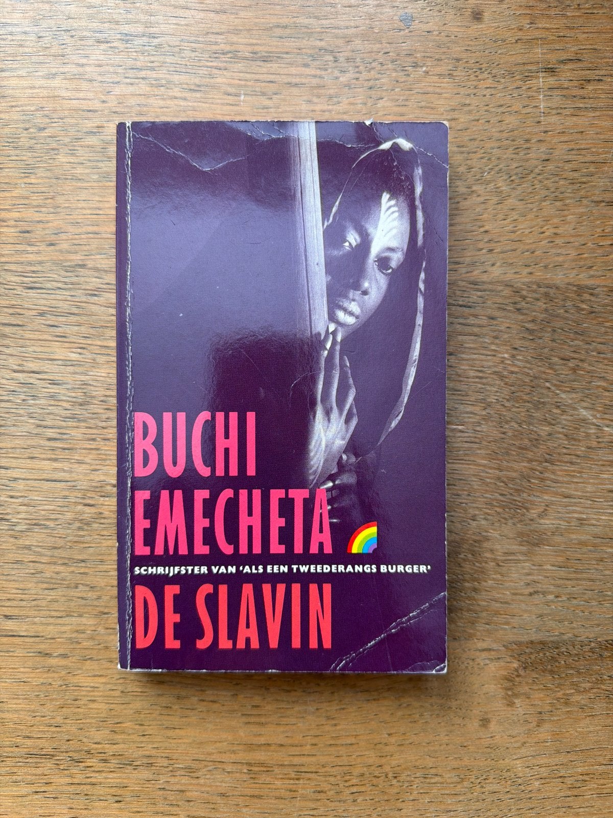 Buchi Emecheta - De Slavin (Rainbow Pocketboek), Boeken, Romans, Gelezen, Wereld overig, Ophalen of Verzenden