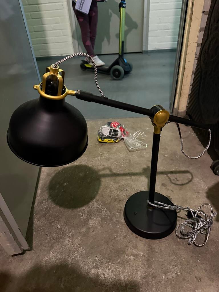IKEA RANARP Tafellamp - Zwart/Goud, Huis en Inrichting, Lampen | Tafellampen, Ophalen, Zo goed als nieuw, Metaal, 50 tot 75 cm