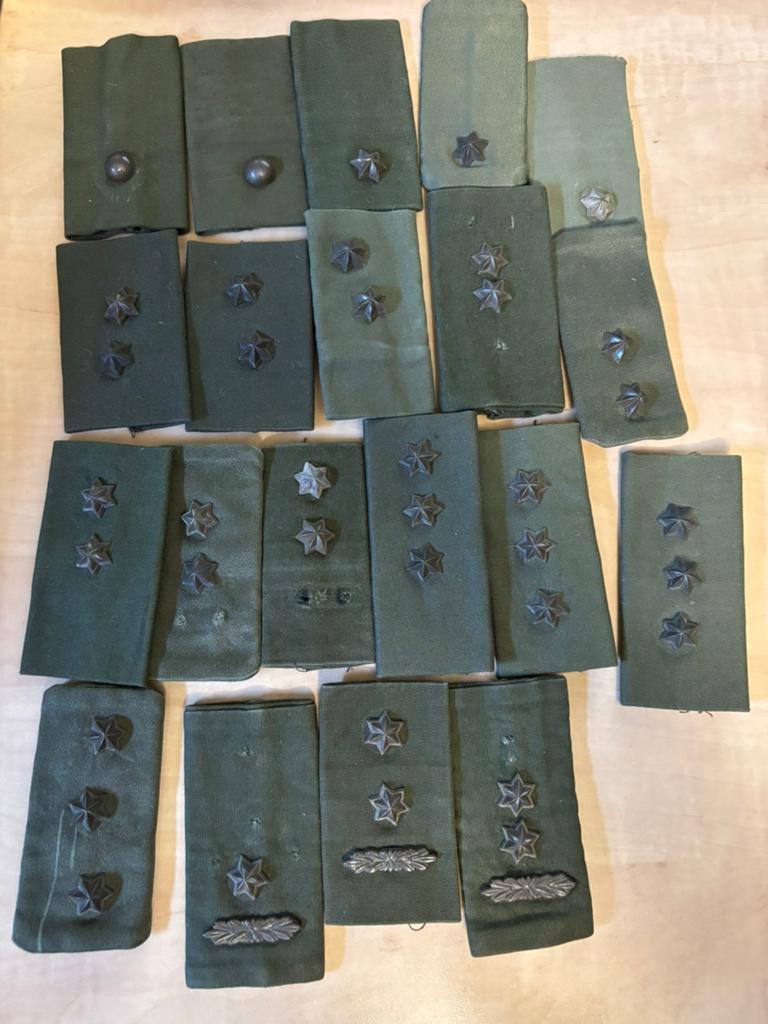 Oude gvt rangen officieren 36 sterren 3 balken en 2 stippen, Ophalen of Verzenden, Landmacht, Nederland, Embleem of Badge