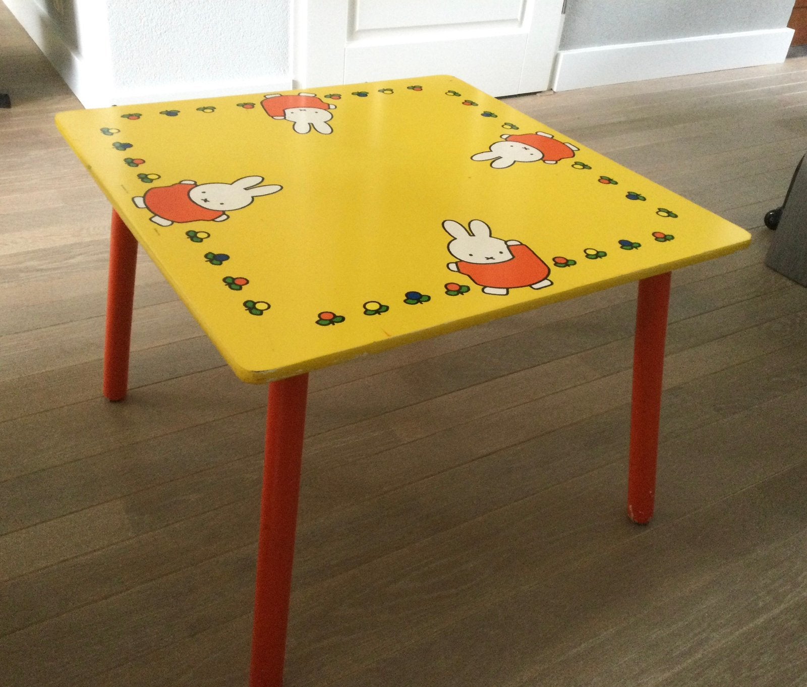 Nijntje kinderspeeltafeltje, Ophalen, Zo goed als nieuw, Jongen of Meisje