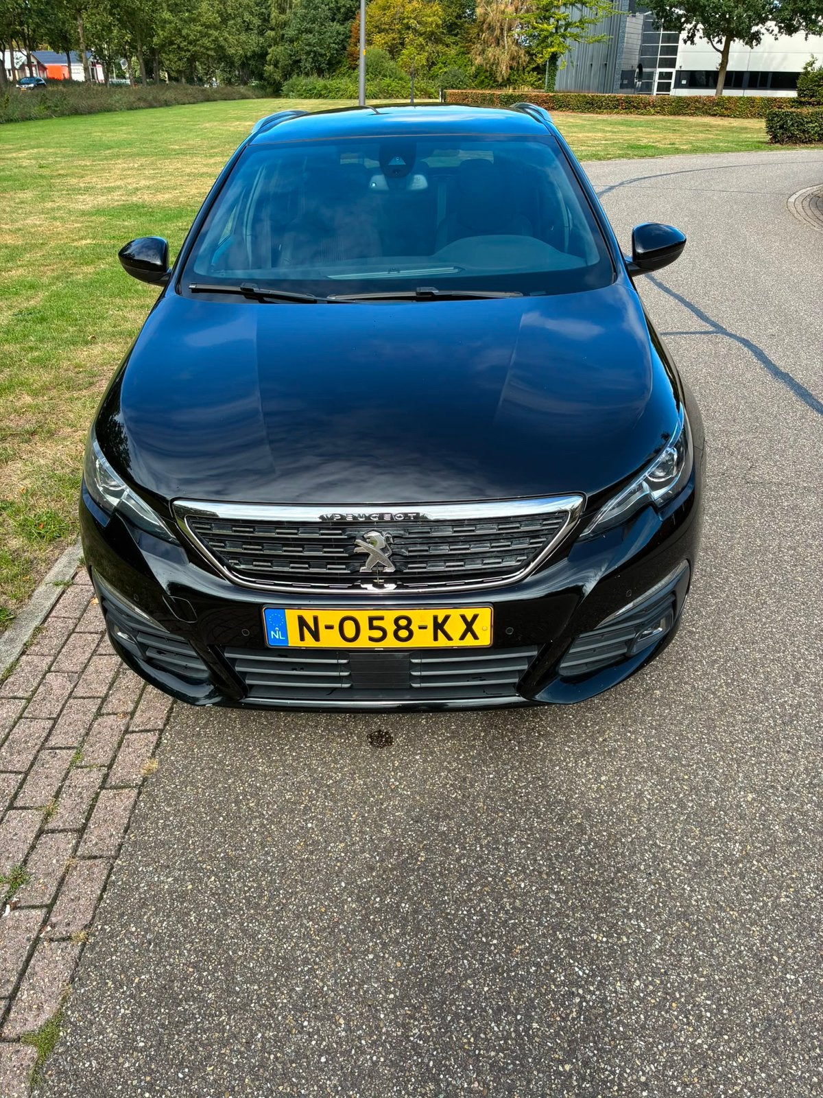 Peugeot 308 1.2 Puretech 130pk S&S Eat8 2018 Zwart, Auto's, Peugeot, 1199 cc, Zwart, 1200 kg, 630 kg