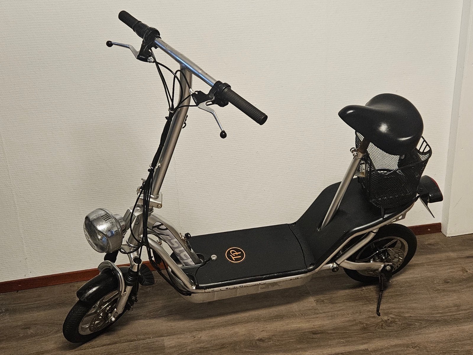 Elektrische step Tante Paula met nieuwe accu., Fietsen en Brommers, Ophalen, Gebruikt, Elektrische step (E-scooter), Onbekend