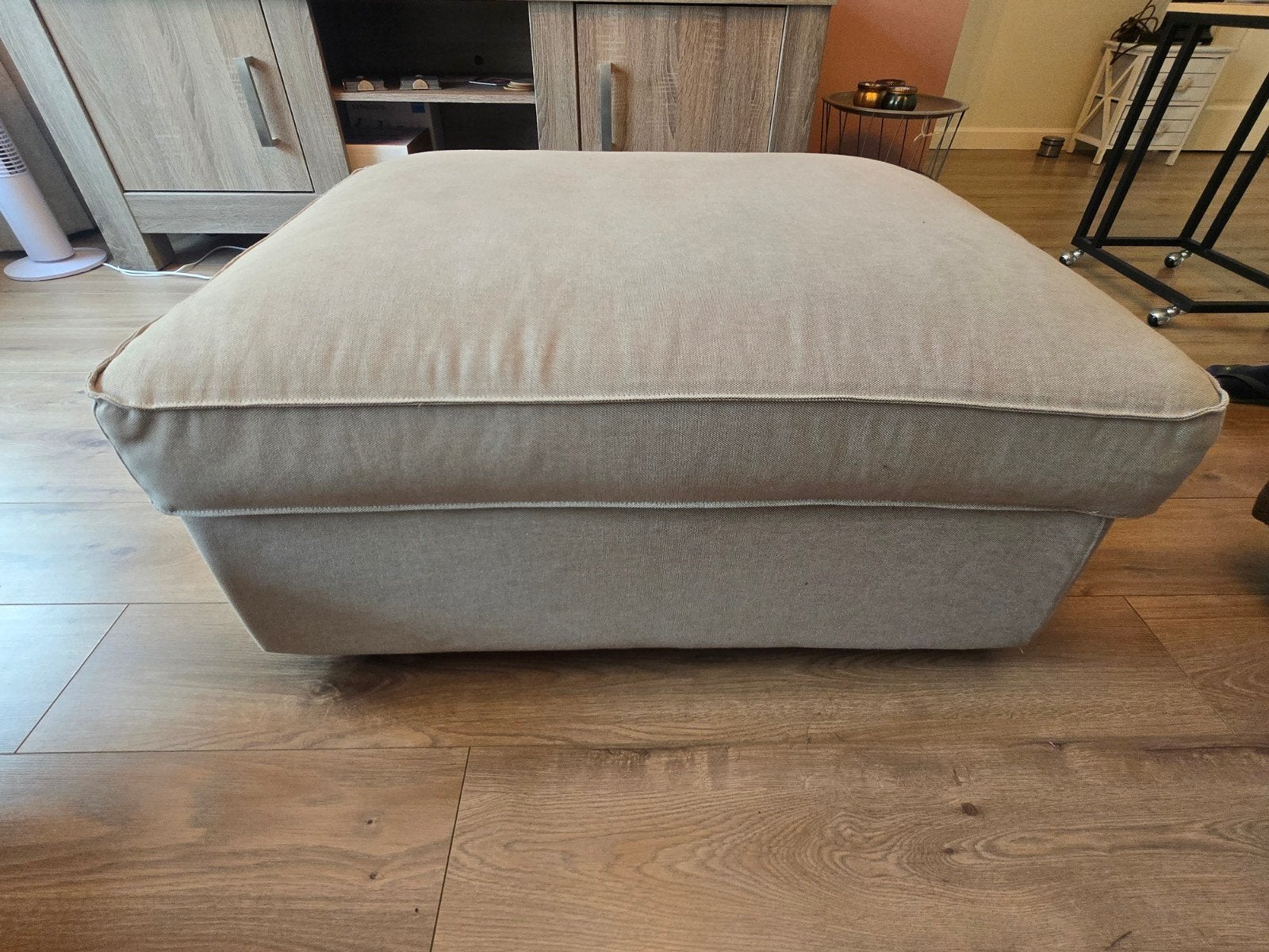 Puff with storage, Ophalen, Gebruikt, 50 tot 75 cm, Neutral