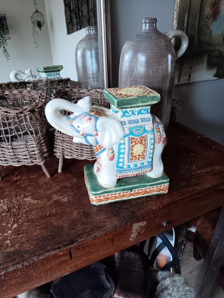 Olifant plantentafeltje., Antiek en Kunst, Antiek | Porselein, Ophalen of Verzenden