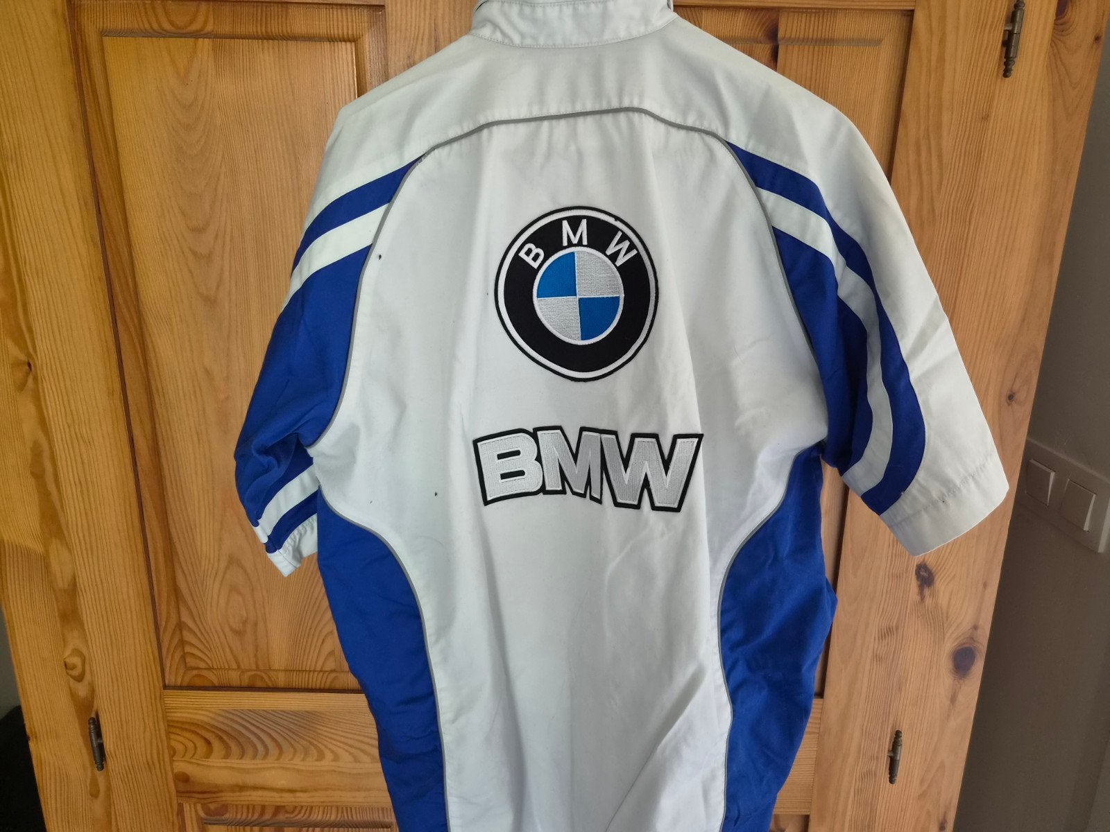 Twee bmw overhemden, O, O, Onbekend, O
