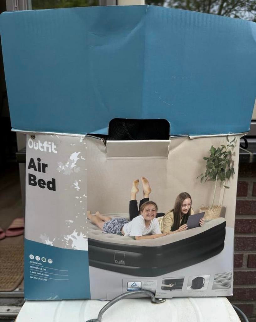Outfit Air Bed 2-persoons met ingebouwde pomp, Ophalen of Verzenden, Ingebouwde pomp, Zo goed als nieuw, 2-persoons