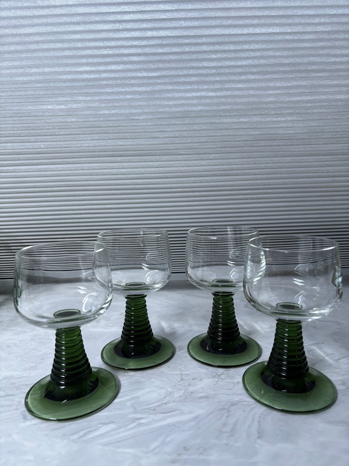 Set van 4 vintage wijnglazen met groene voet, Ophalen of Verzenden