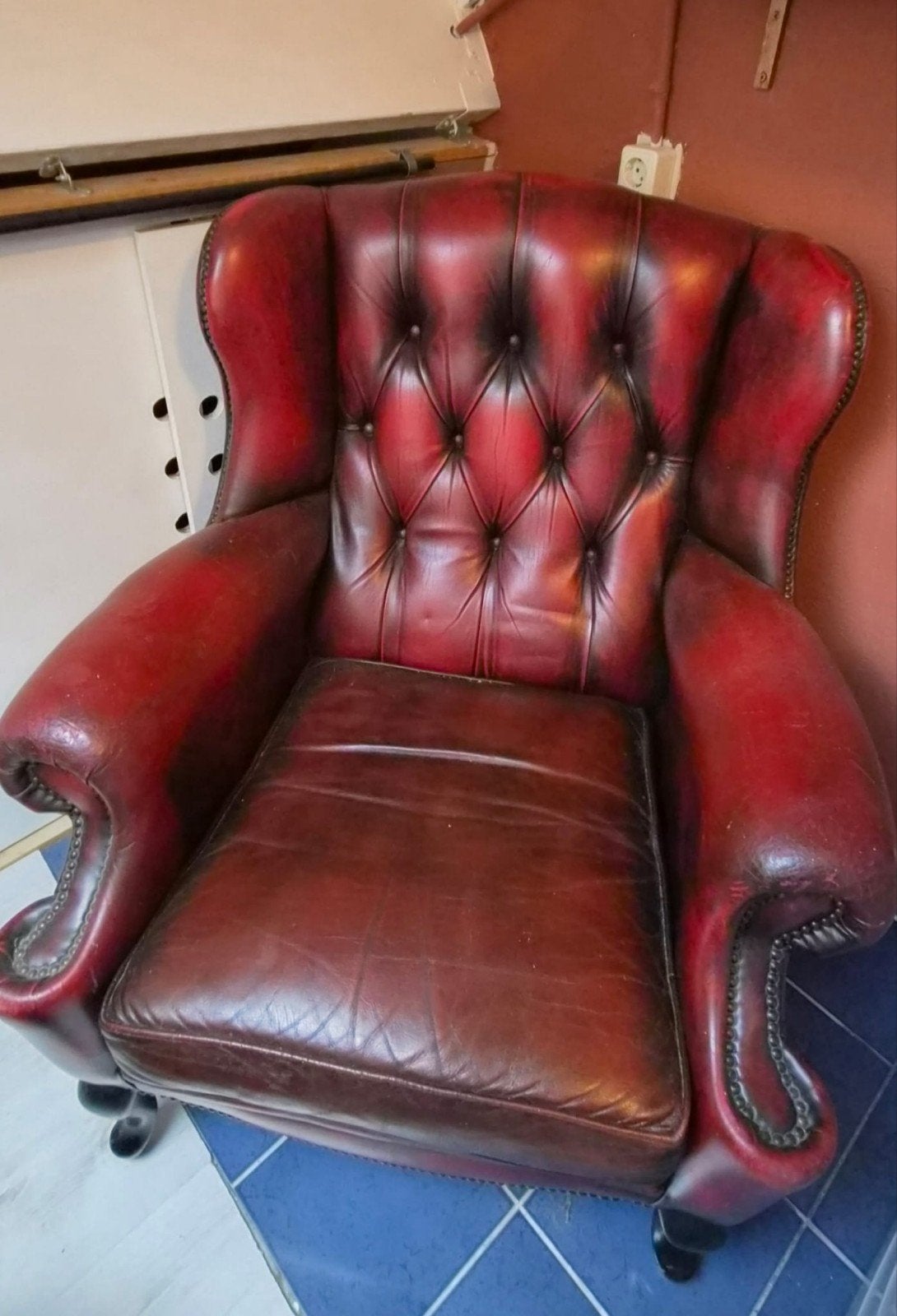 Chesterfield stoel roodbruin - goede staat, Huis en Inrichting, Fauteuils, Ophalen, Gebruikt, Leer, Chesterfield