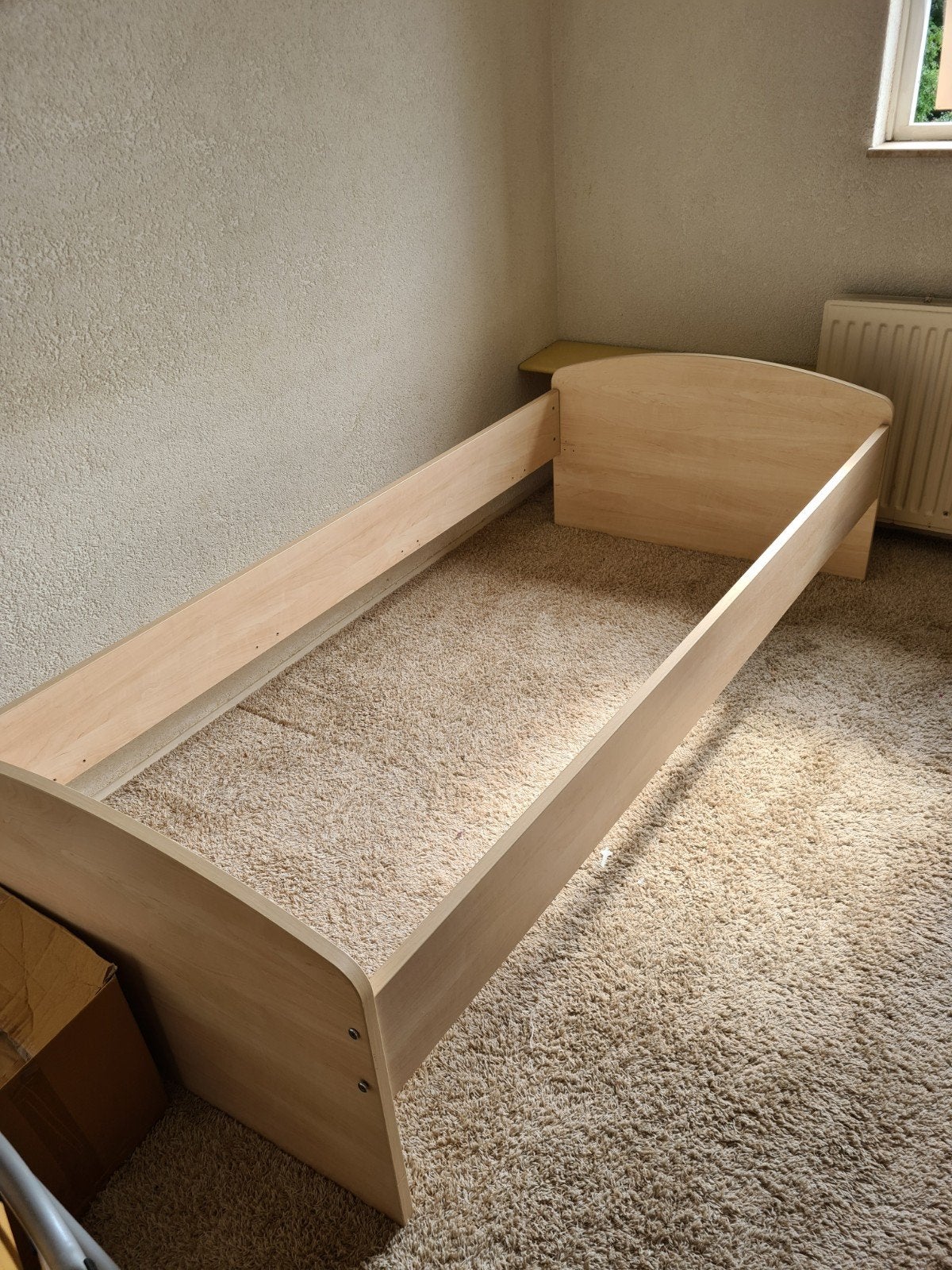 Eenpersoonsbed met lattenbodem en matras, Ophalen, Gebruikt, 90 cm, 200 cm