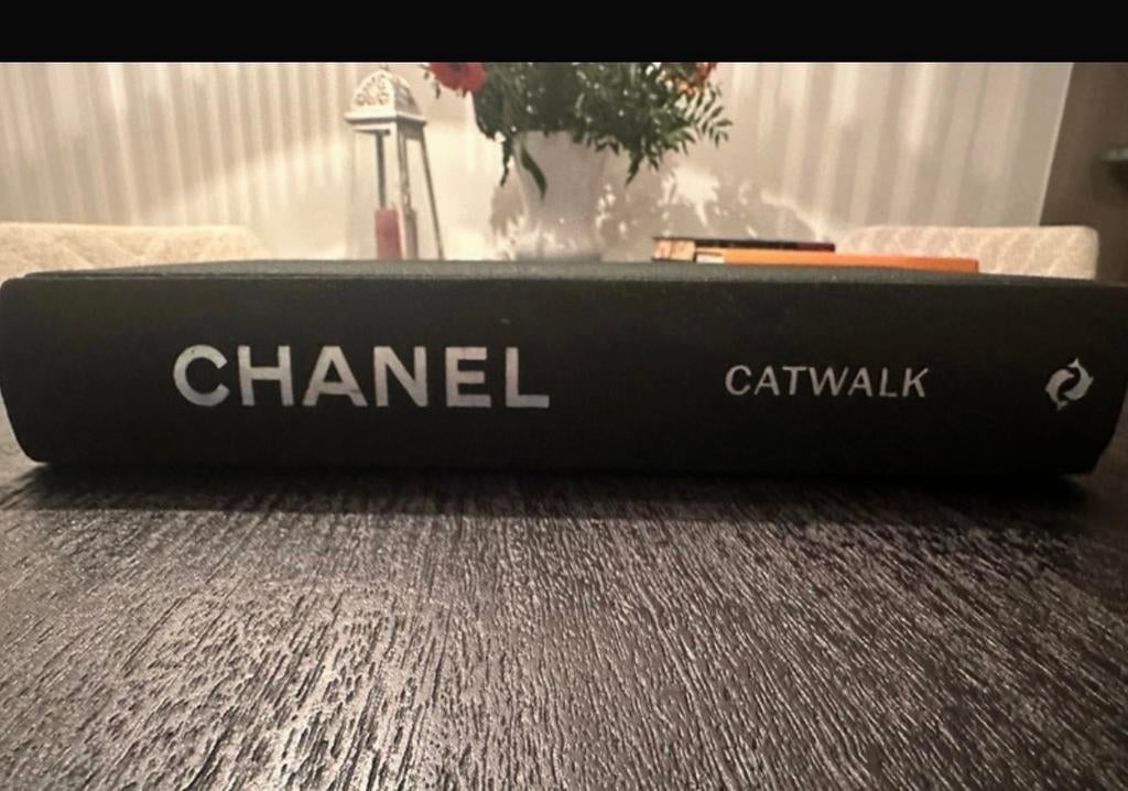 Chanel Catwalk fotoboek - Zo goed als nieuw, Ophalen of Verzenden, Zo goed als nieuw, Couturiers