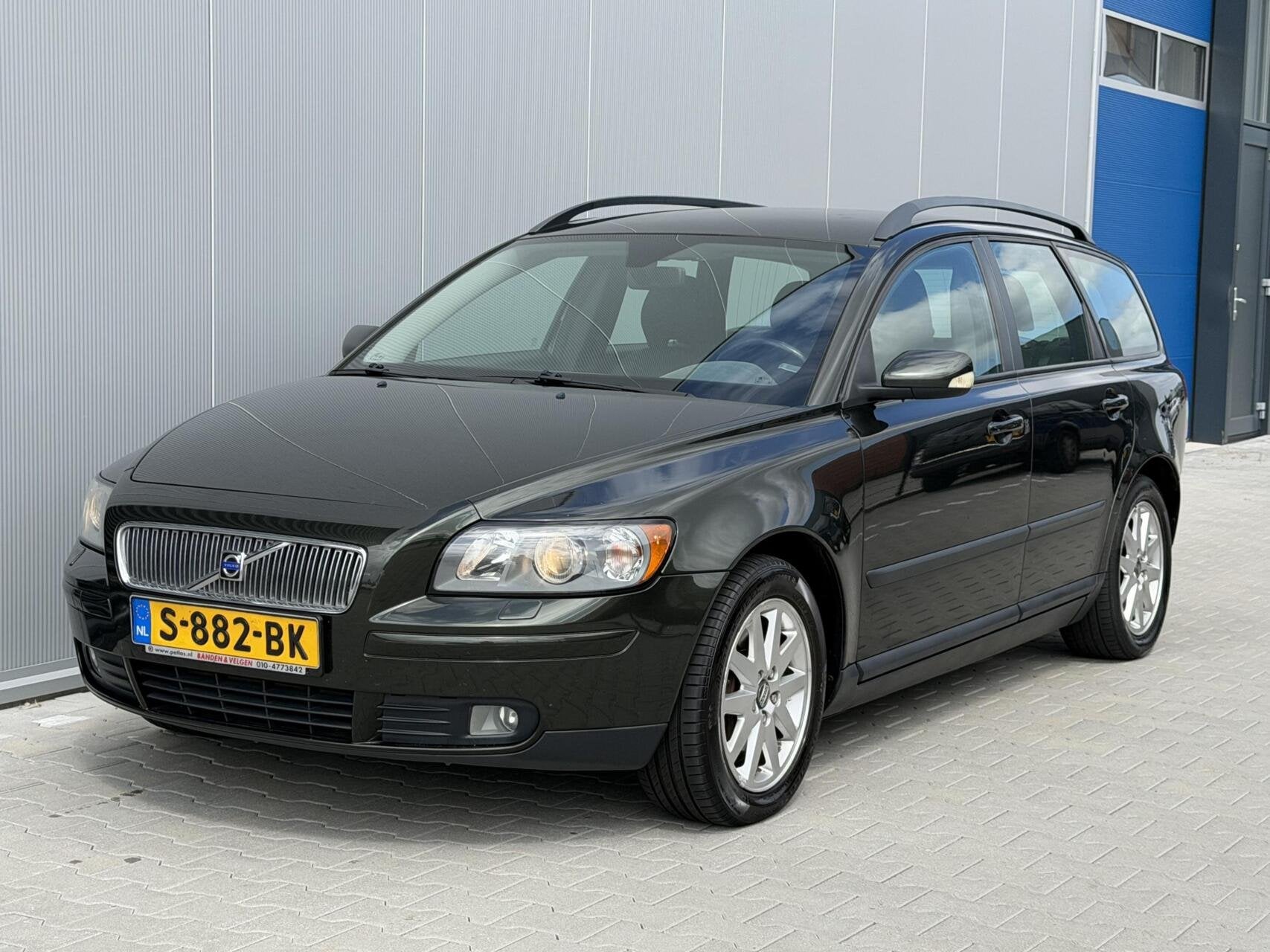 Volvo V50 2.5 T5 Momentum - Automaat - Cedar Green Metallic, Auto's, Gebruikt, 2521 cc, 10 km/l, Geïmporteerd