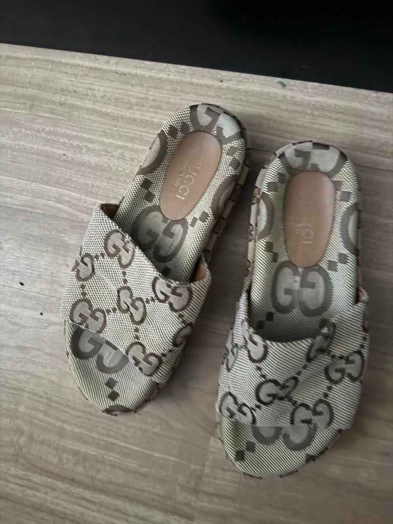 Gucci Slippers Maat 39, Kleding | Dames, Schoenen, Ophalen of Verzenden, Gedragen, Bruin, Slippers