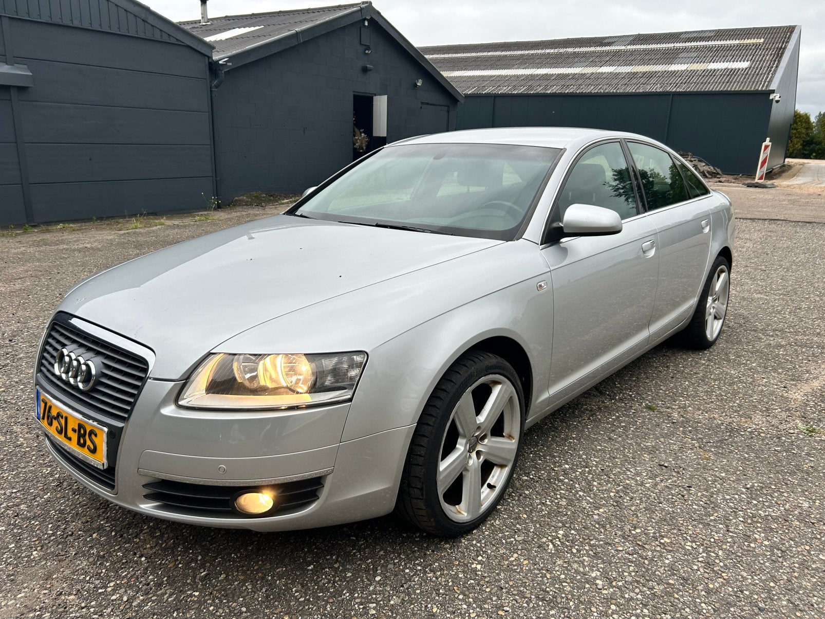 A6 2.4 V6 AUT 19 inch Prachtig Dealer oh Lage KM* NAP ✅, Auto's, Audi, Stof, 1800 kg, Zwart, Bedrijf