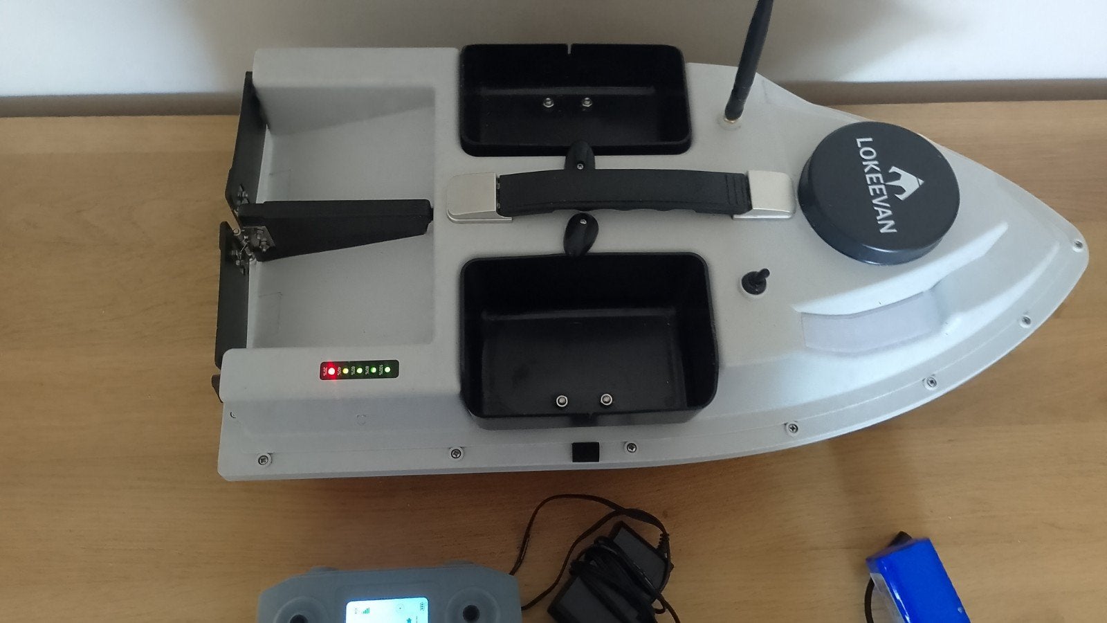 Nieuwe Voerboot karpen vissen, Watersport en Boten, Hengelsport | Karpervissen, Ophalen of Verzenden, Zo goed als nieuw, Overige typen