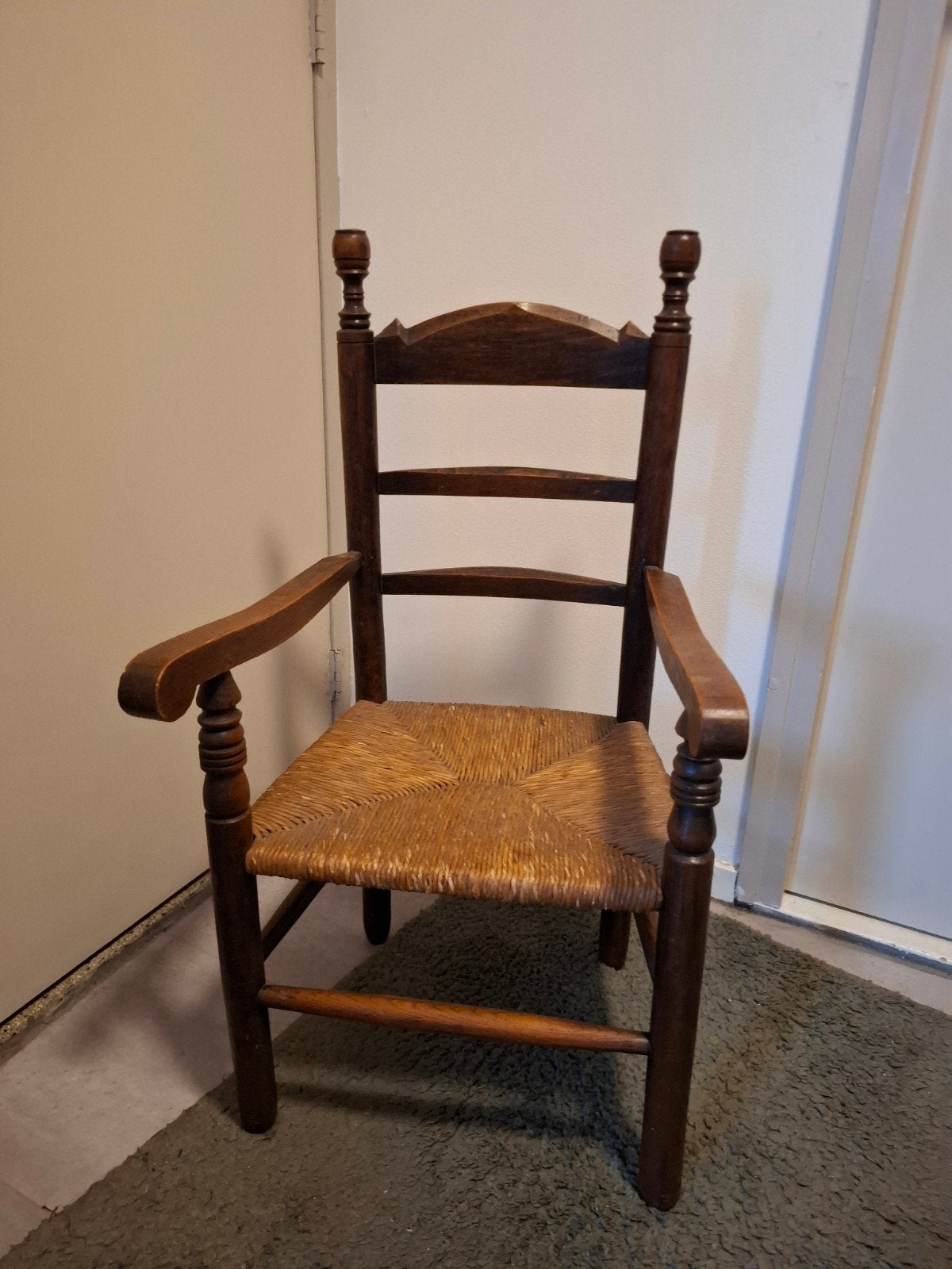 Antieke houten kinderstoel met rieten zitting, Antiek en Kunst, Antiek | Meubels | Stoelen en Banken, Ophalen