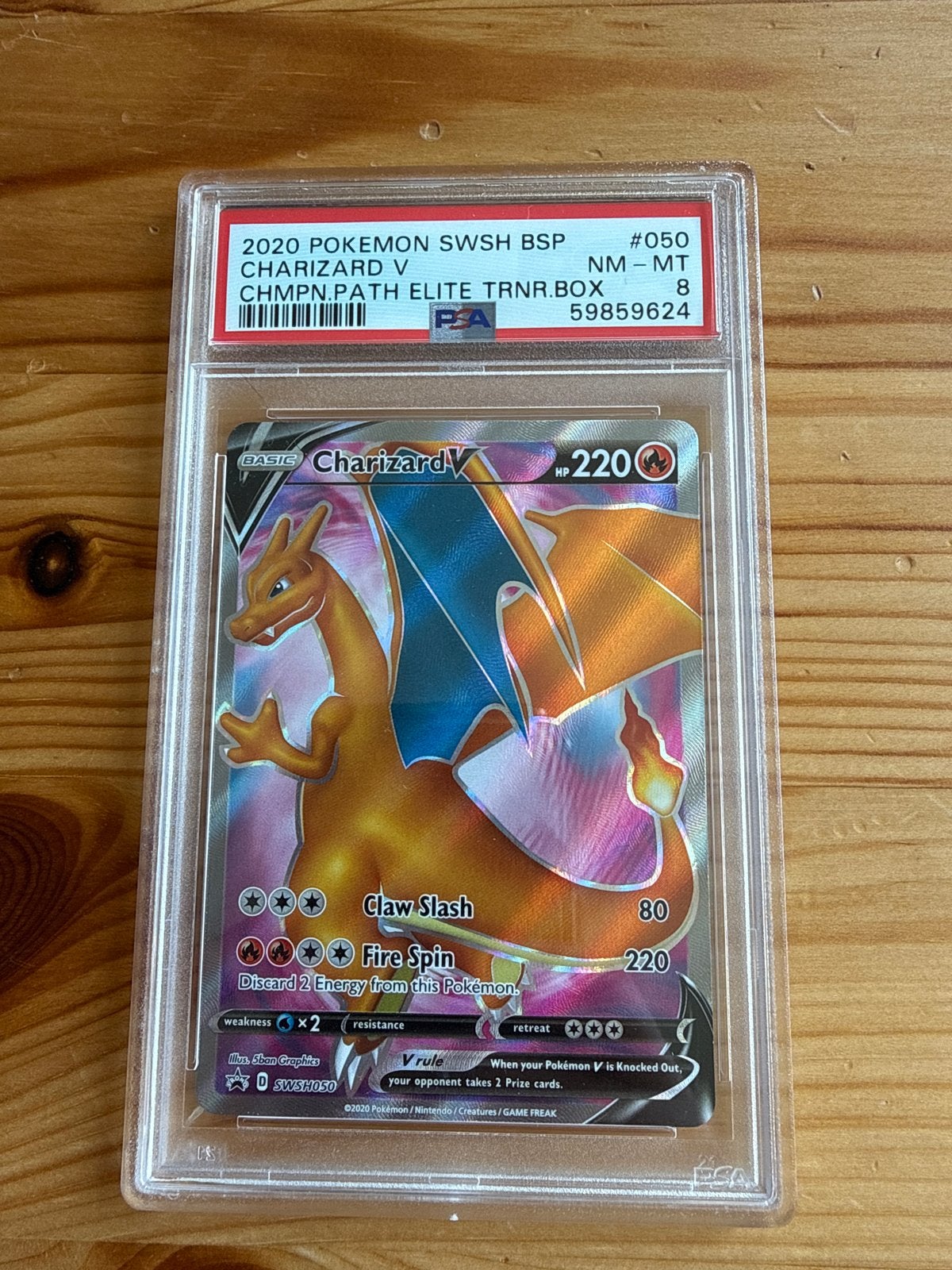 Pokemon Charizard V SWSH050 psa 8, Hobby en Vrije tijd, Verzamelkaartspellen | Pokémon, Ophalen of Verzenden, Zo goed als nieuw
