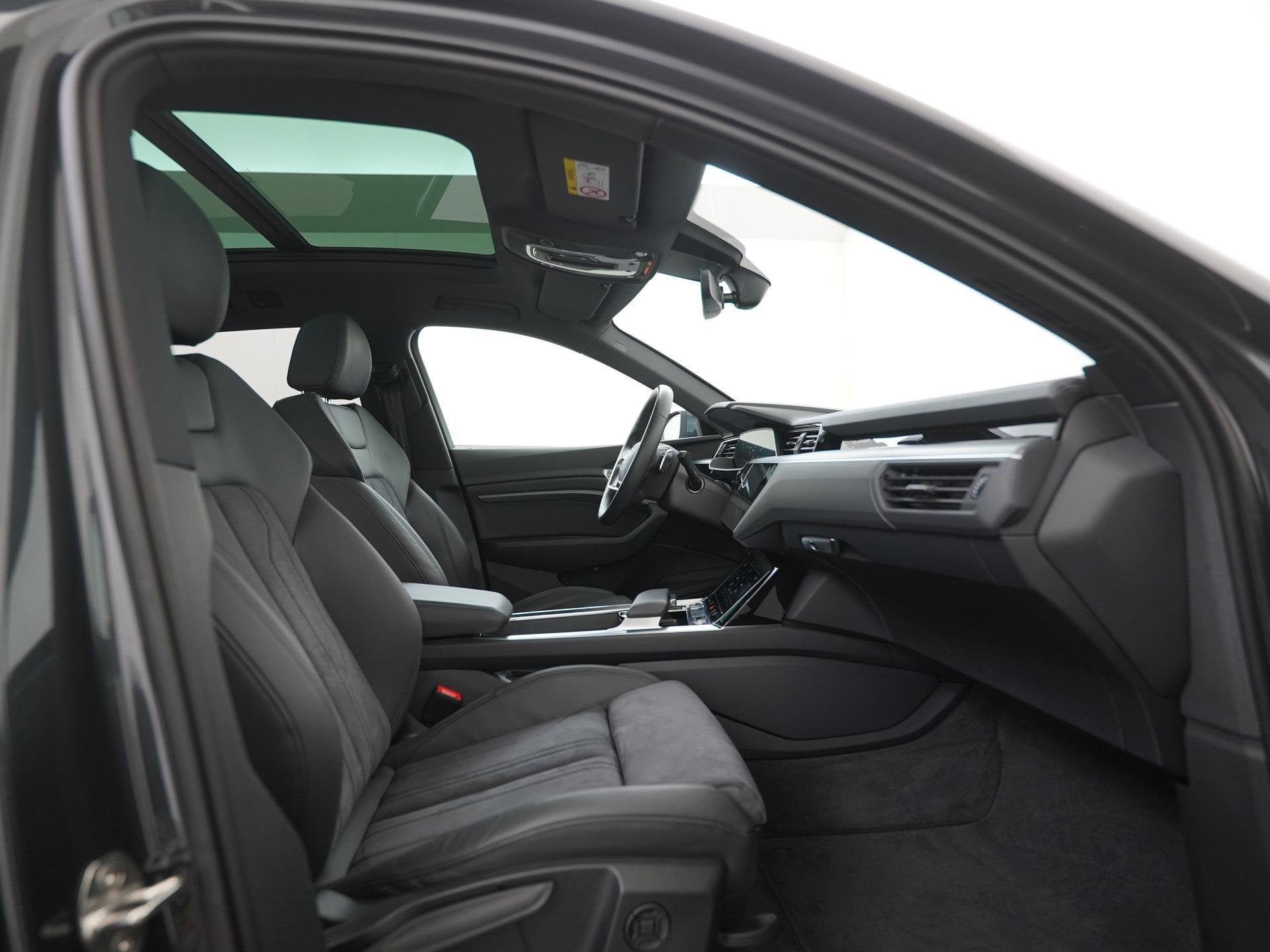 Audi e-tron 55 quattro Advanced 95 kWh | SOH 93% | Panoramad, Auto's, Automaat, 12 maanden, Stof, Zwart