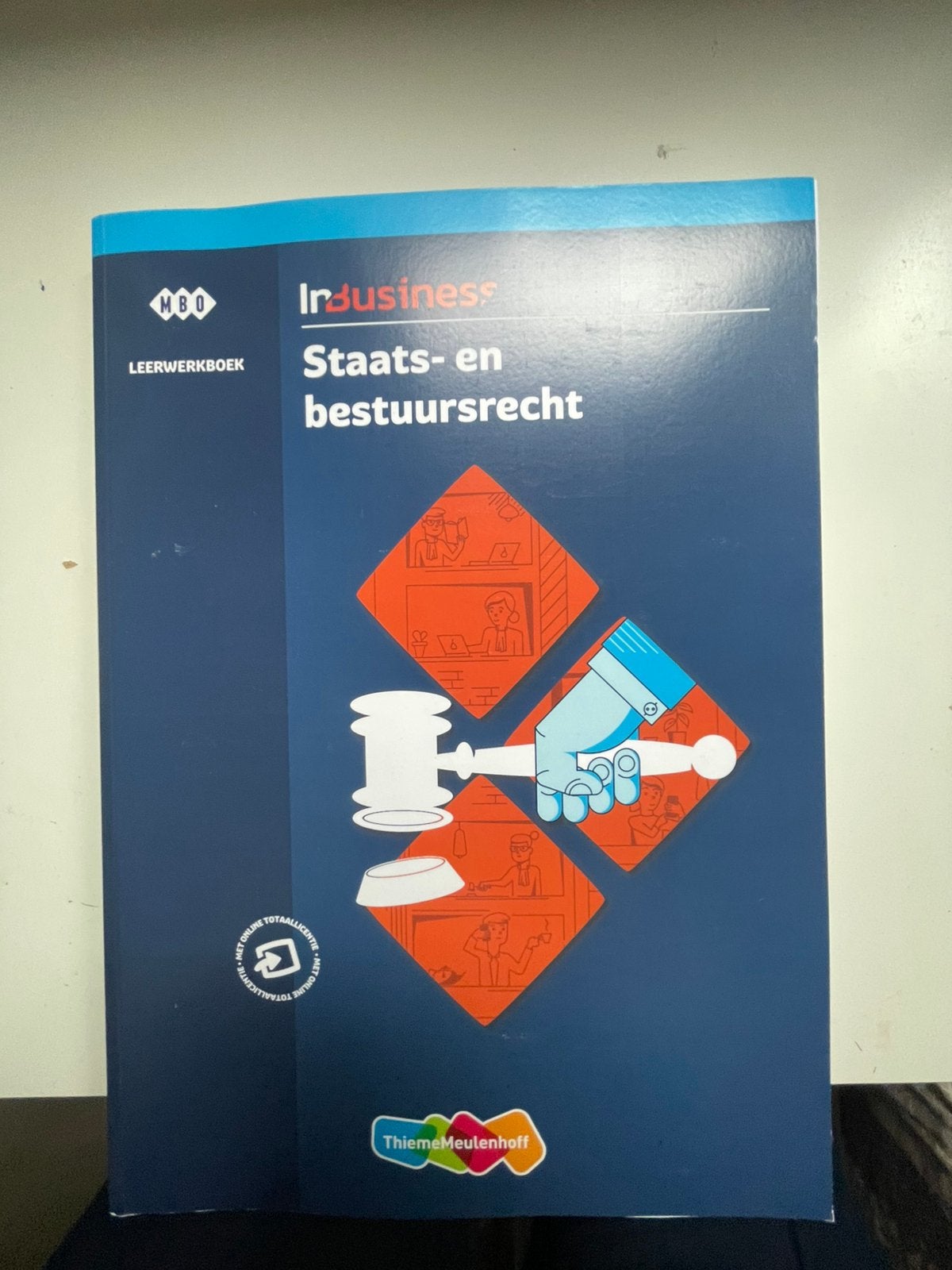 Staat en bestuursrecht leerwerkboek, Boeken, Ophalen of Verzenden, Beta, Zo goed als nieuw, MBO