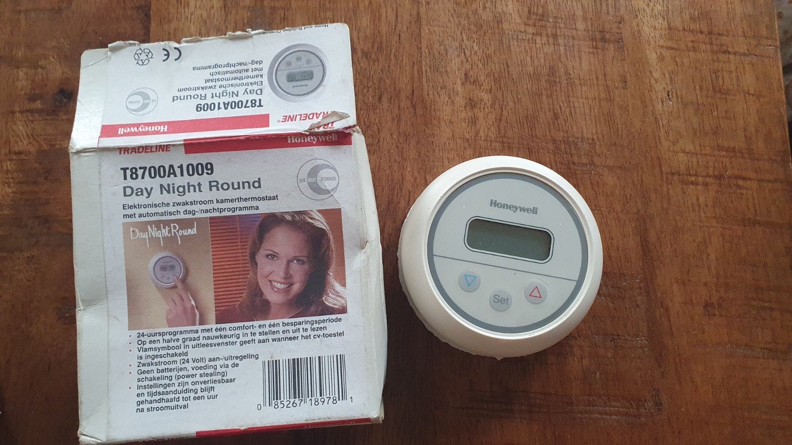 Honeywell T8700A1009 Day Night Round Thermostaat, Gebruikt, Minder dan 30 cm, Minder dan 60 cm, Ophalen