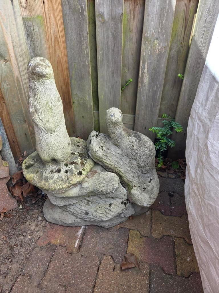 2 betonnen otters op pilaar, Tuin en Terras, Tuinbeelden, Ophalen of Verzenden