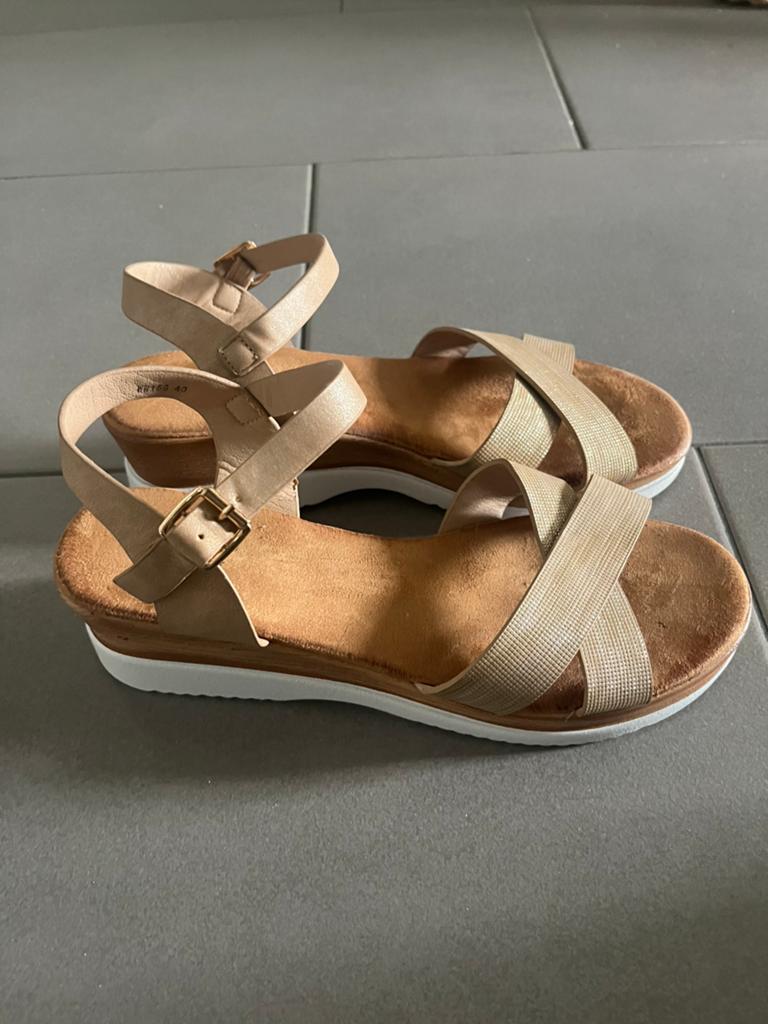 Kayla sandalen, Kleding | Dames, Schoenen, Beige, Zo goed als nieuw, Sandalen of Muiltjes, Ophalen of Verzenden