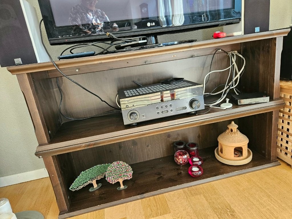 2 IKEA boekenkasten / wandkasten – ophalen in Almere