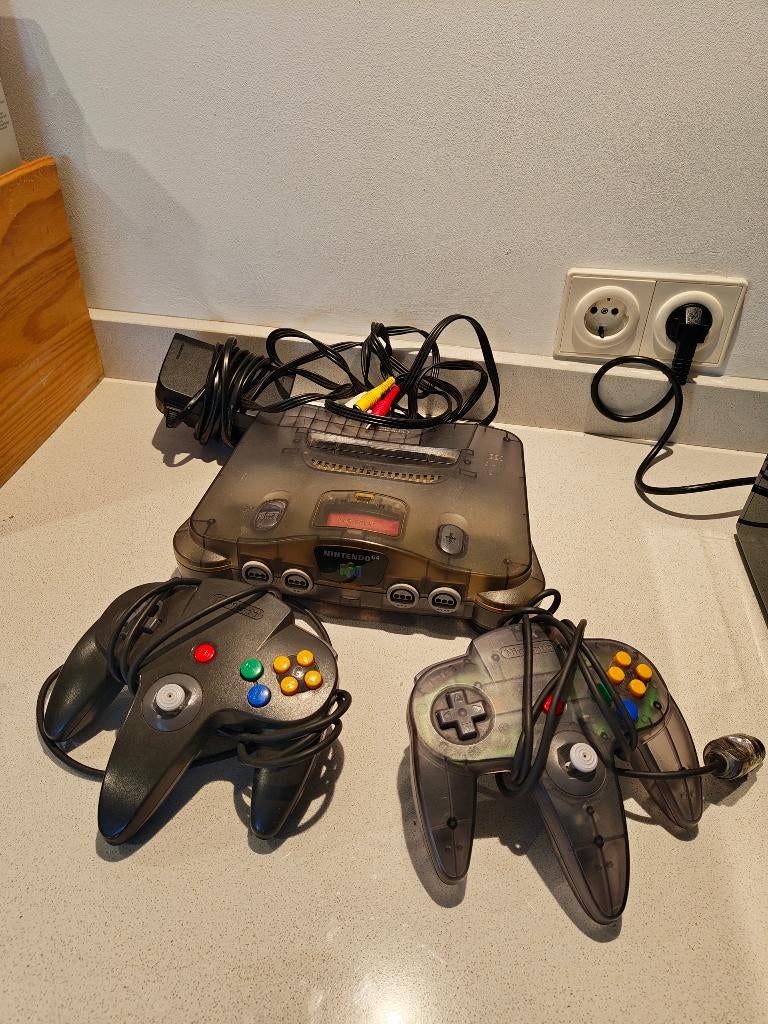 Nintendo 64 Smoke Black (Funtastic) + Extra's, Spelcomputers en Games, Spelcomputers | Nintendo 64, Ophalen of Verzenden, Gebruikt