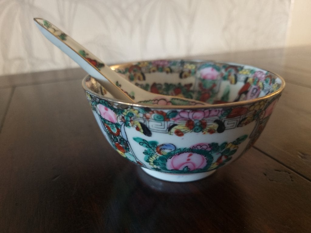 Antiek Chinees Porseleinen Family Rose Kommetje met Lepel., China, Ophalen of Verzenden, Overige typen, Gemerkt