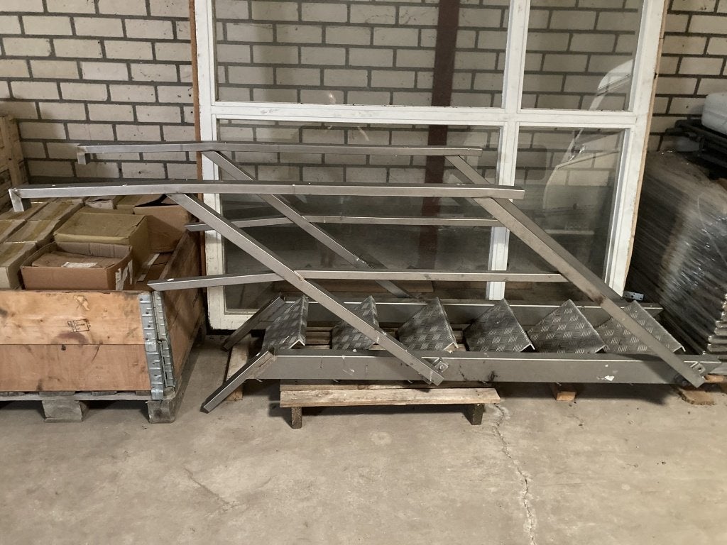 Te koop: RVS trap, Ophalen, Minder dan 2 meter