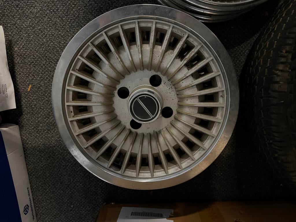 Stalen velgen met deksels origineel Ford Mustang 1984, Auto-onderdelen, Banden en Velgen, Ophalen, Gebruikt, Overige maten, Banden en Velgen