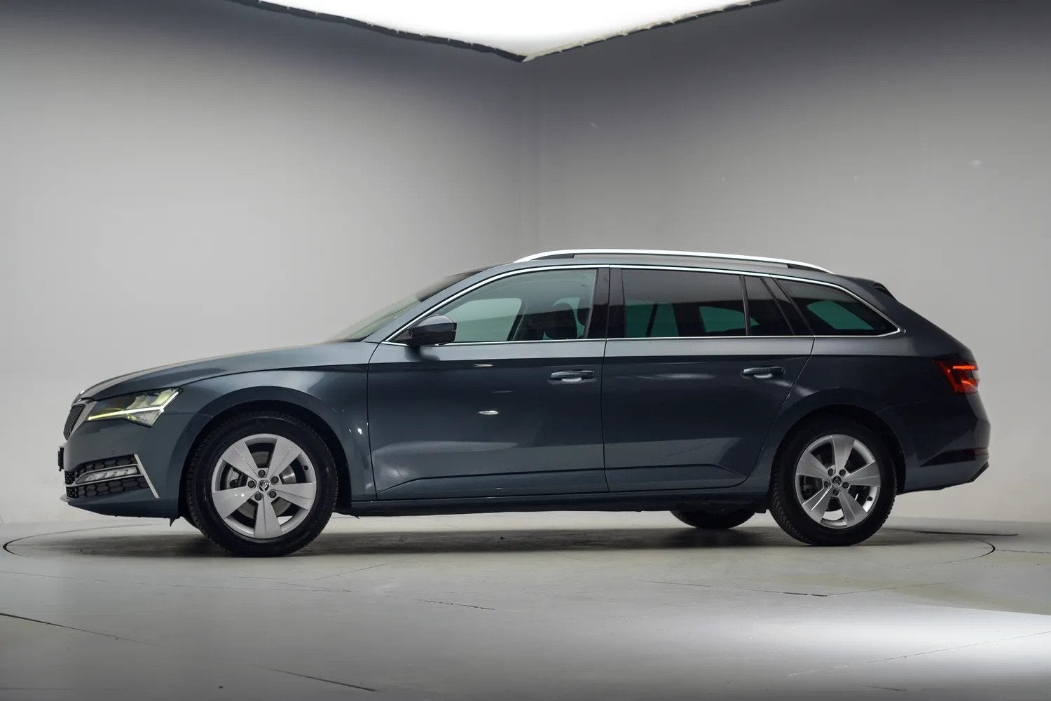 Skoda Superb 1.4 TSI iV Business Edition Aut. [ Navi Camera, Auto's, Gebruikt, 4 cilinders, Automatische klimaatregeling, 1600 kg