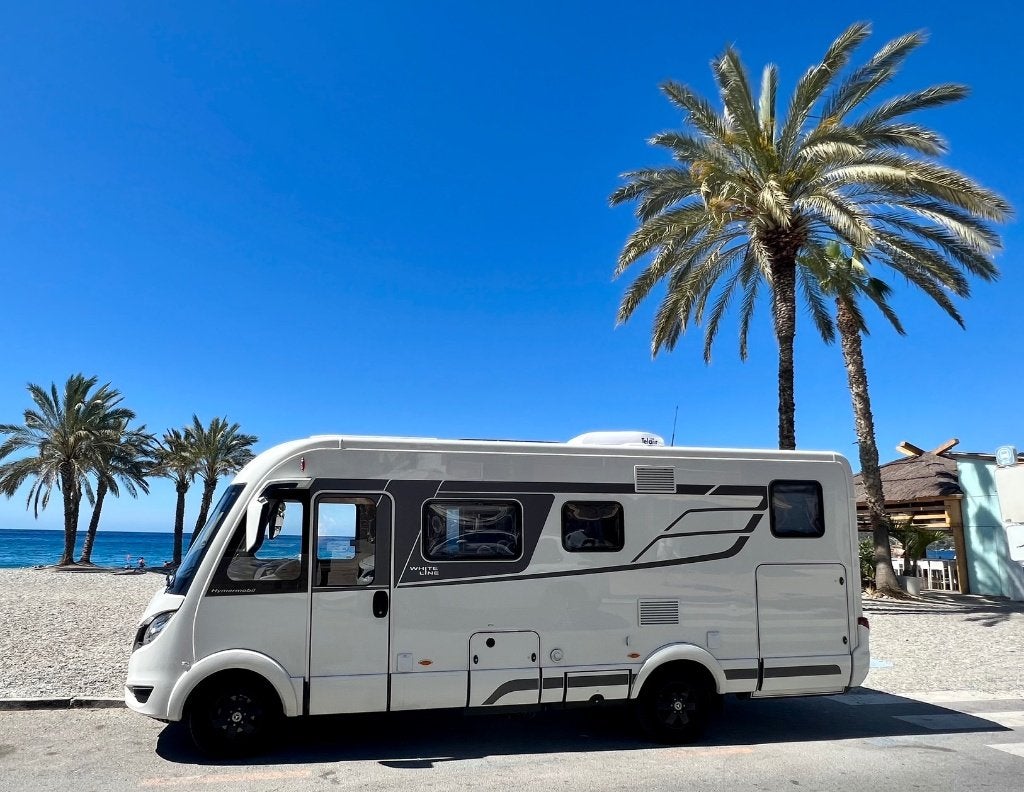 ZEER COMPLETE HYMER BMC-600 WHITE LINE, Caravans en Kamperen, Campers, Standaard zit, 7 tot 8 meter, Diesel, Particulier