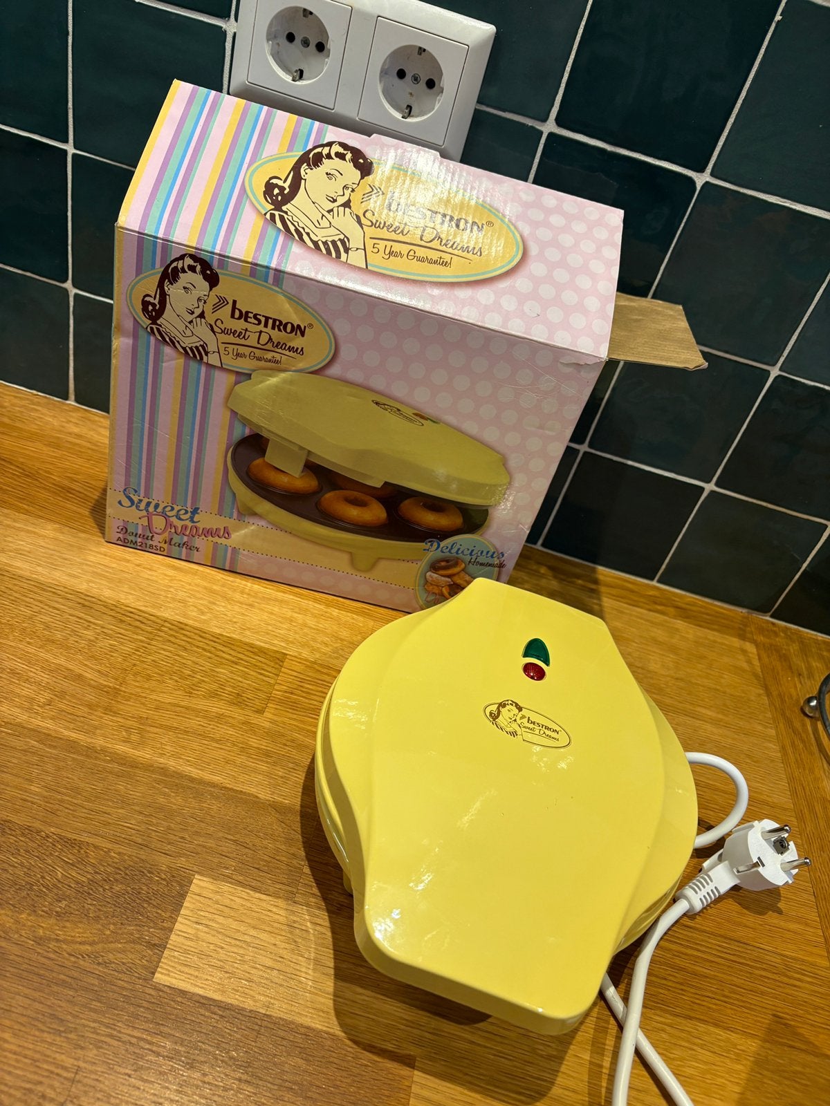 Donut maker, Ophalen of Verzenden, Zo goed als nieuw, Cupcakes, Bakvorm